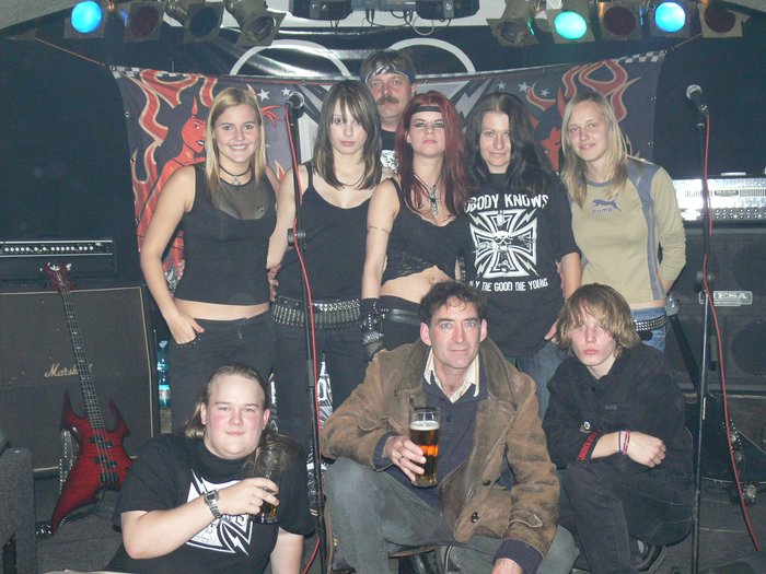 Fanclub s hostem.jpg